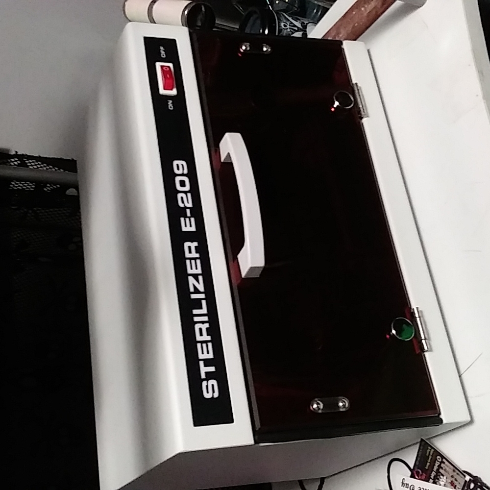 Makeup tool sanitizer cabinet oven